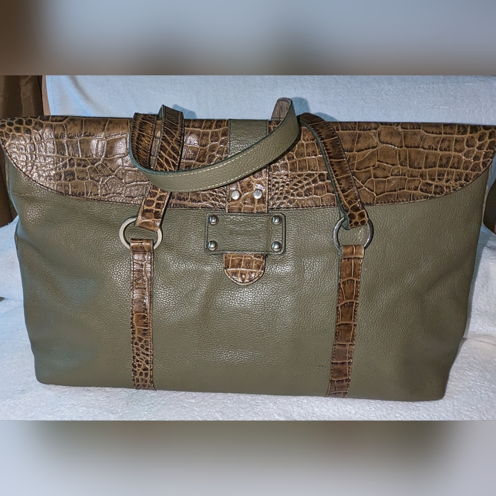 iSanti pebbled leather with croc embossed leather trim shoulder bag.